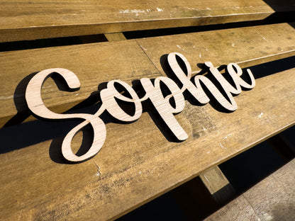 Kinderkamer decoratie houten naamboordje met naam "Sophie"